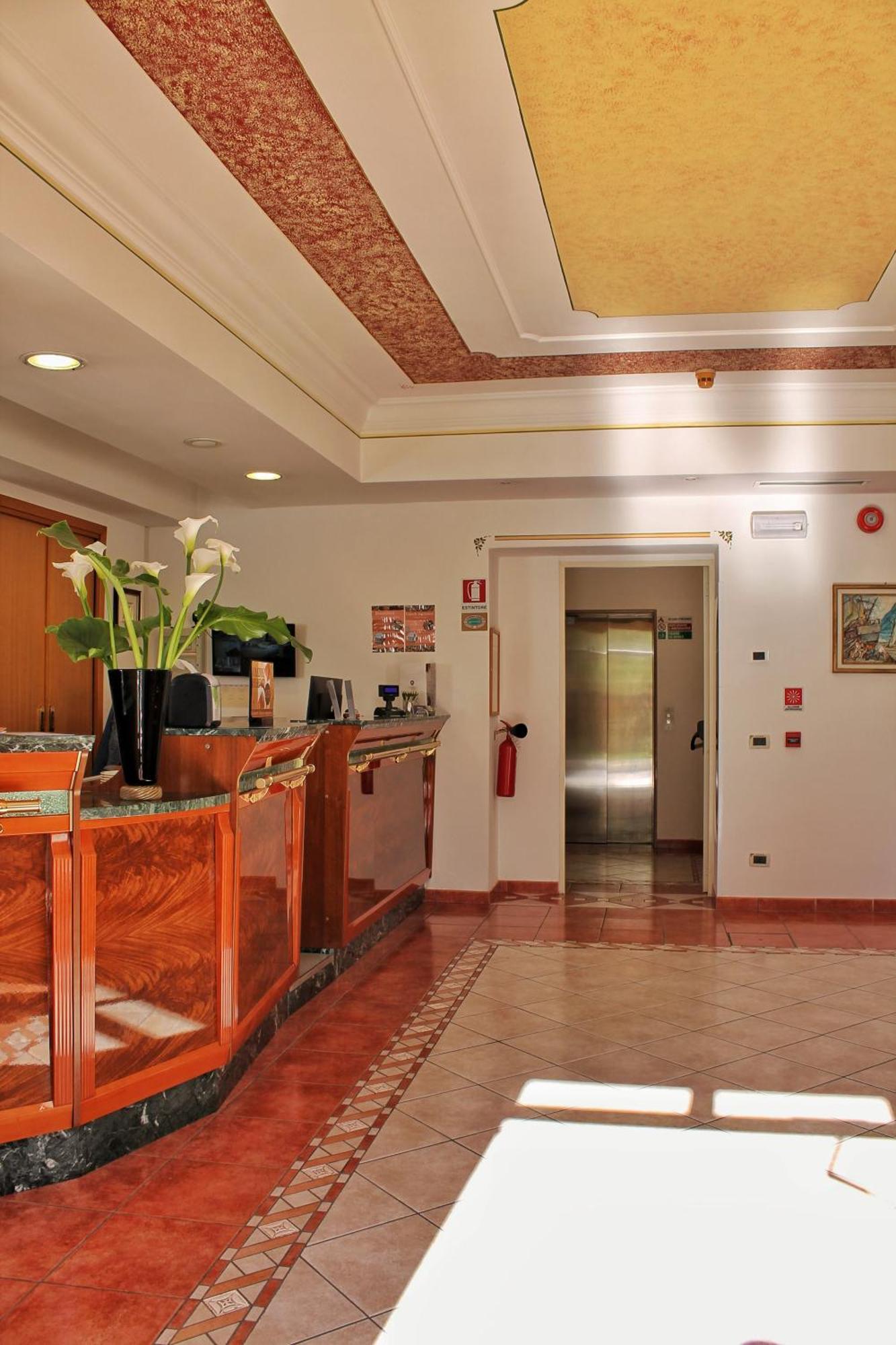 Aparthotel Englovacanze 리바 델 이탈리아 베로나 외부 사진